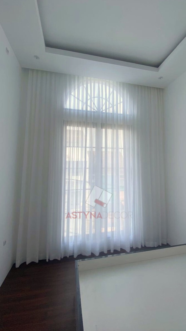 Vitrase jendela tinggi